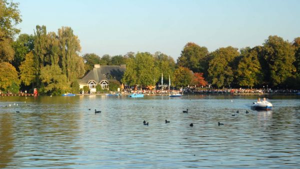 Mass Trinken Mit Seeblick Im Seehaus Mit Vergnugen Munchen