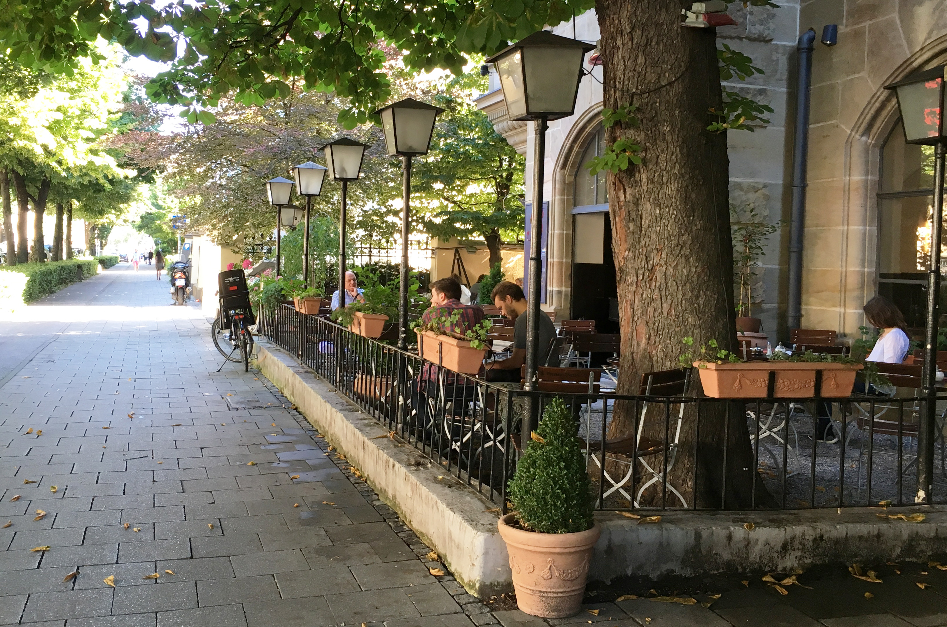 Kaffeehauskultur im Café am Beethovenplatz | Mit Vergnügen München