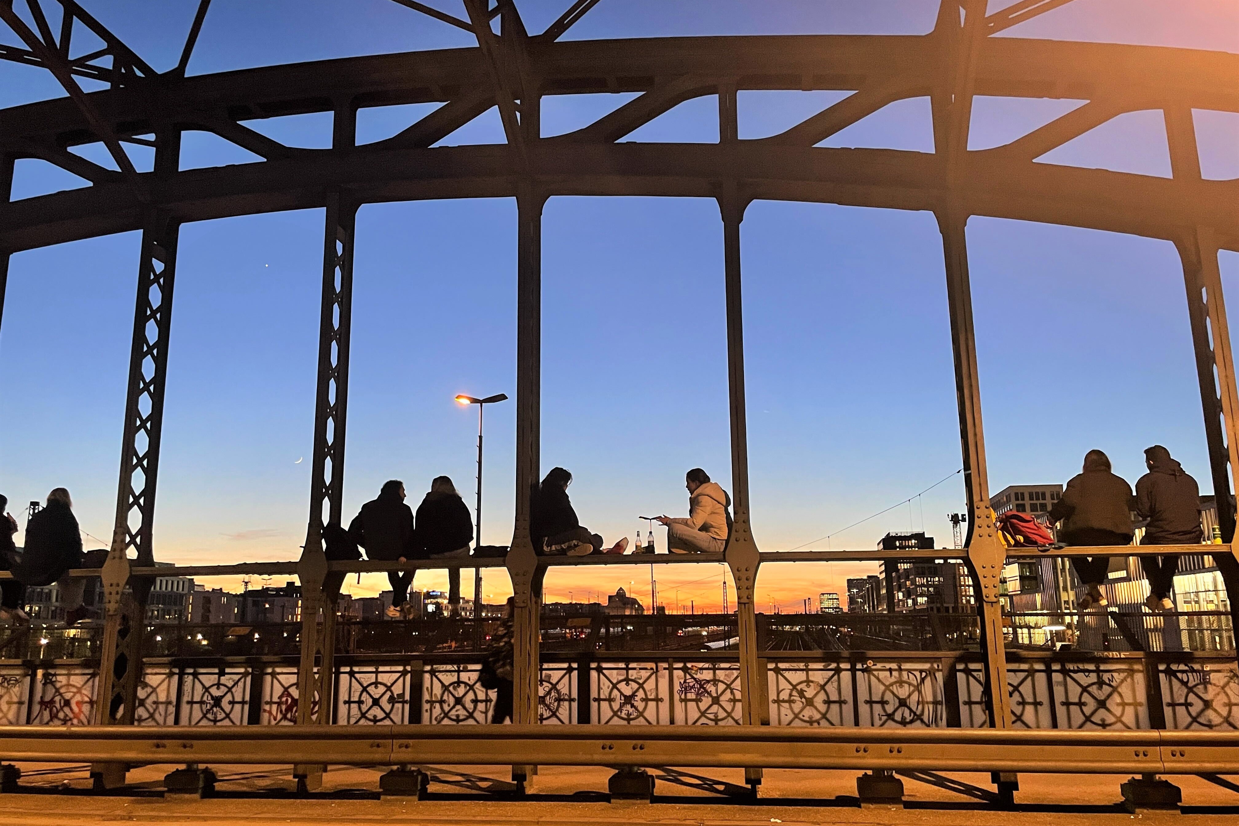 Sonnenuntergang schauen auf der Hackerbrücke | Mit Vergnügen München