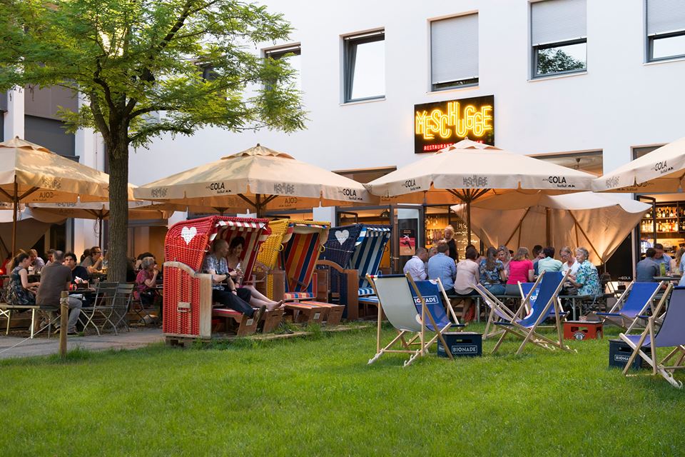 Orientalisch essen und lange draußen sitzen im Meschugge Mit