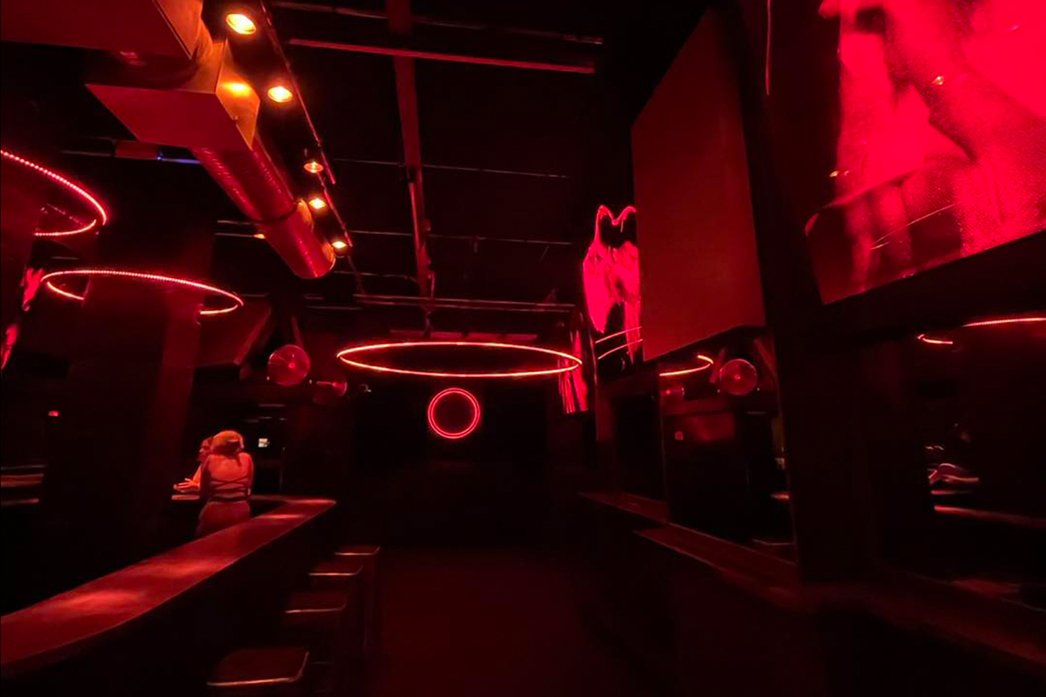 Im Pimpernel zu Musik von DJs tanzen und neue Leute kennenlernen Mit