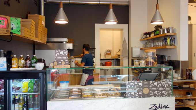 Vegetarische und vegane Pizza essen im Zodiac in Neuhausen