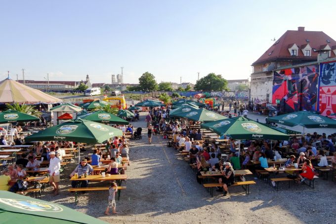 Freiluftkino und Nachtbiergarten: Der Viehhof eröffnet heute!