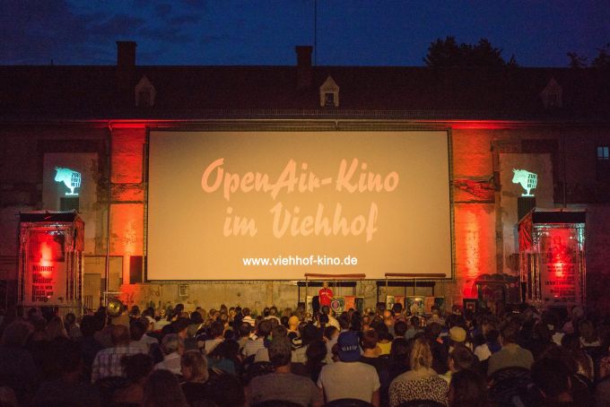 Freiluftkino und Nachtbiergarten: Der Viehhof eröffnet heute!