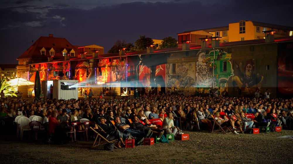 Freiluftkino und Nachtbiergarten: Der Viehhof eröffnet heute!