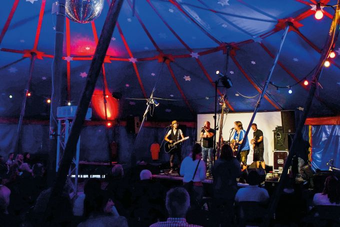 Freiluftkino und Nachtbiergarten: Der Viehhof eröffnet heute!