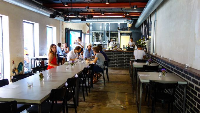 Lecker essen im Mural und Streetart gucken im Muca