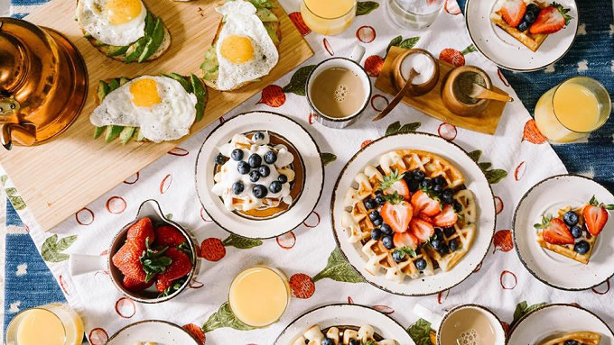 Sonntags Brunch – Restless Frühstück Mit Vergnügen