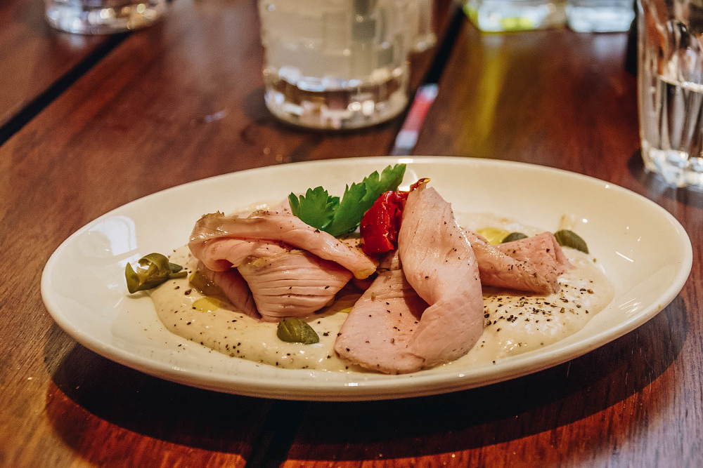 Die Ur-Pizza: Pinsa Romana essen im Riva Schwabing
