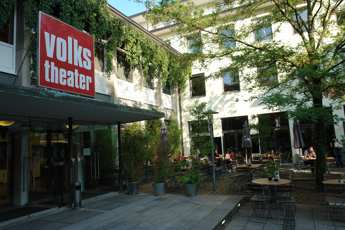 11 Theaterstücke, die du dir im Mai und Juni 2018 ansehen solltest