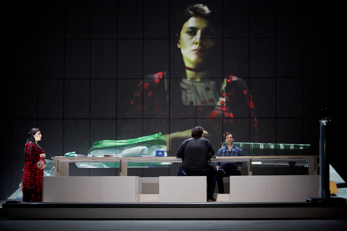 11 Theaterstücke, die du dir im Mai und Juni 2018 ansehen solltest