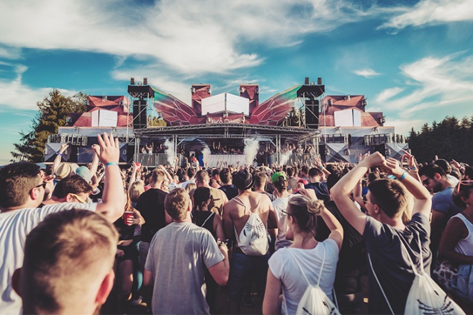 Endlich wieder im Freien tanzen bei Open Airs und Festivals | Mit ...