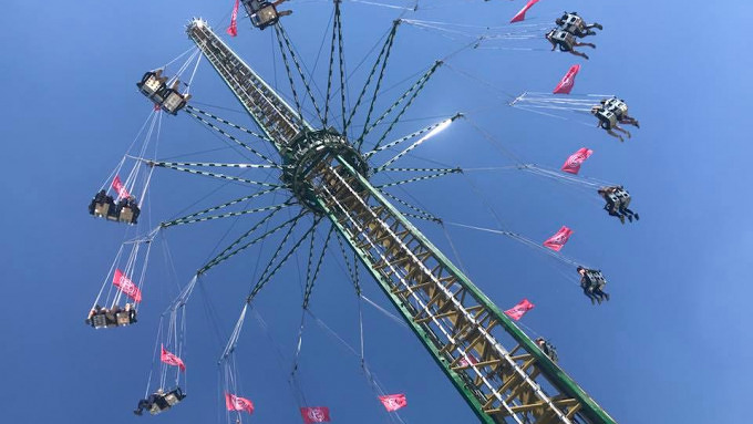 Jules Verne Tower Fahrgeschäft Wiesn