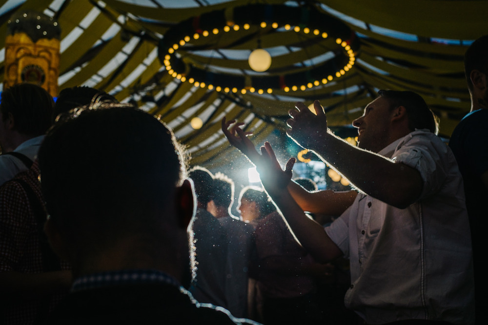 Bussis, Bier & Brüste – die Wiesn 2018 in 11 Bildern