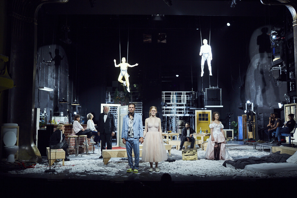 Binge Watching mal anders: Zehn Stunden Theater gucken in den Kammerspielen