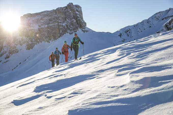 Vom Zwiebelprinzip zum Gipfelschnaps – 11 Anfängertipps für die Skitour