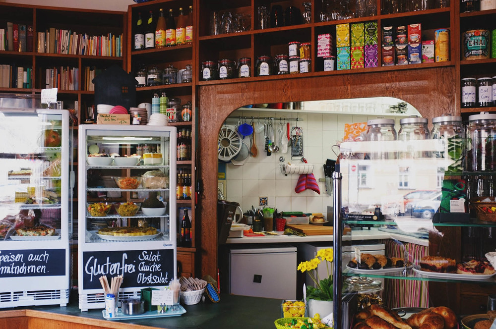 Galerie-Café Käthe: Den Tag vertrödeln bei veganem Kuchen