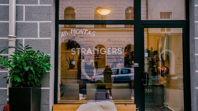 Strangers Café Lehel