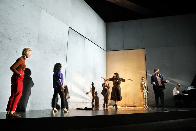 Der Kreis um die Sonne Residenztheater