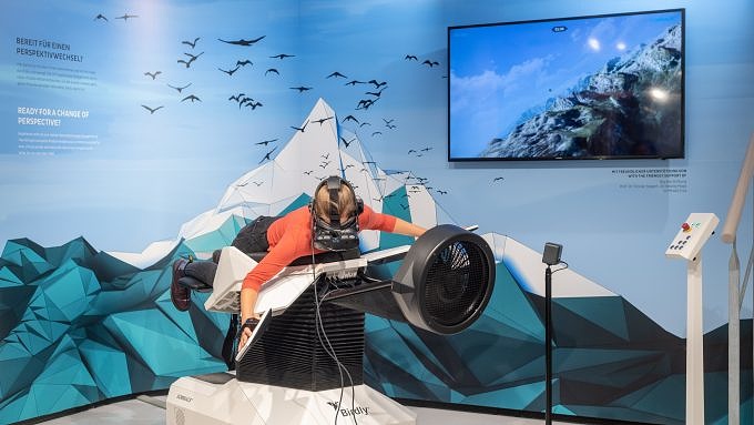 Flug-Simulator für Kinder im Naturkundemuseum