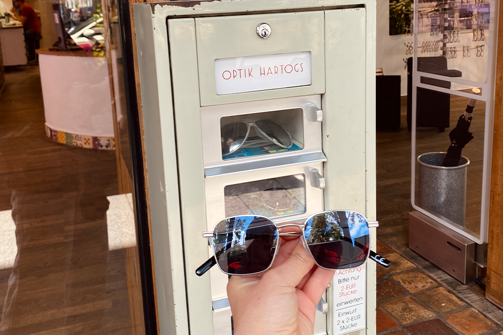 #Schon entdeckt? Sonnenbrillen gibt es für vier Euro aus dem Automaten